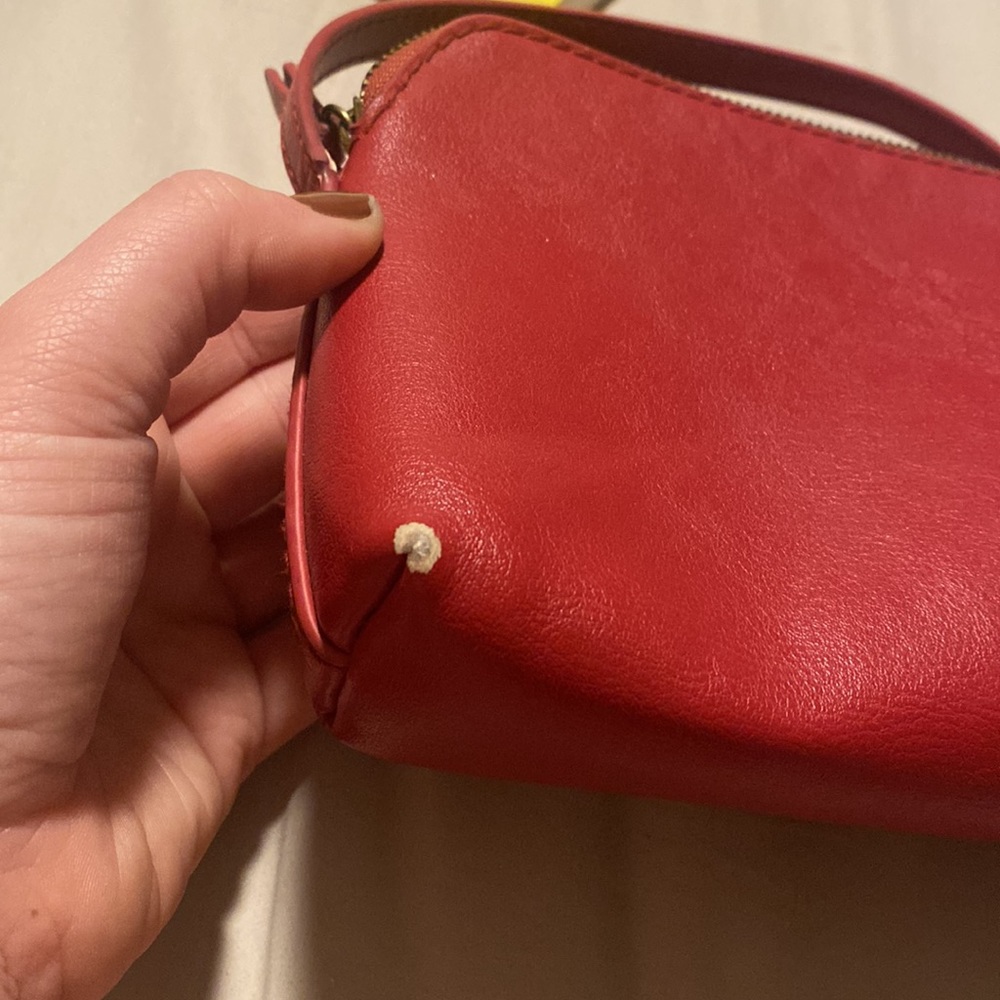 Red Universal Thread Bag - Picture 4 of 4